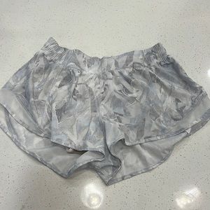 Lululemon Hotty Hot Shorts 2.5